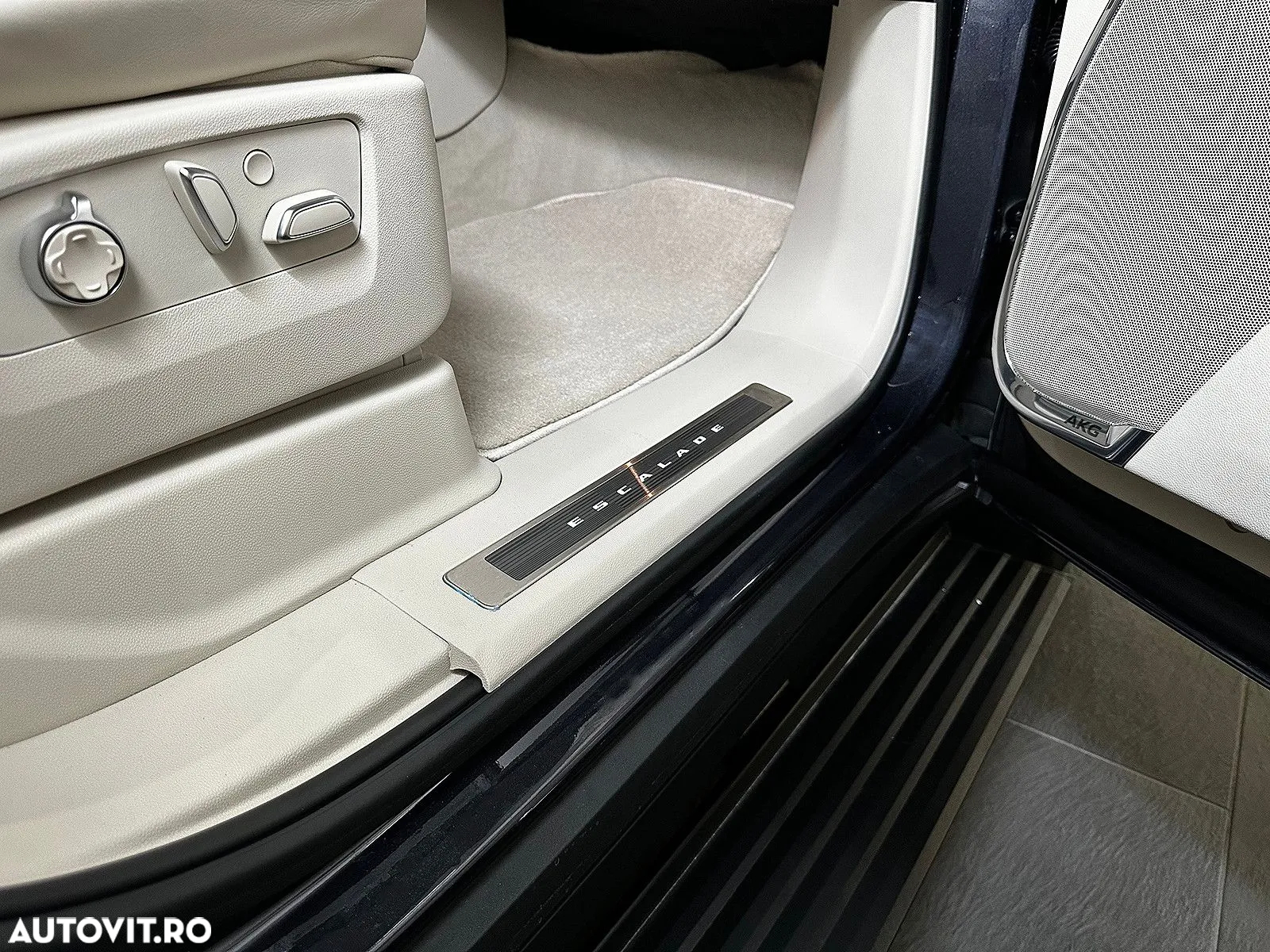 Cadillac Escalade - 15