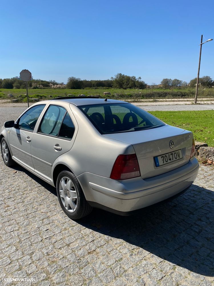 VW Bora 1.9 TDi Highline 4M - 1