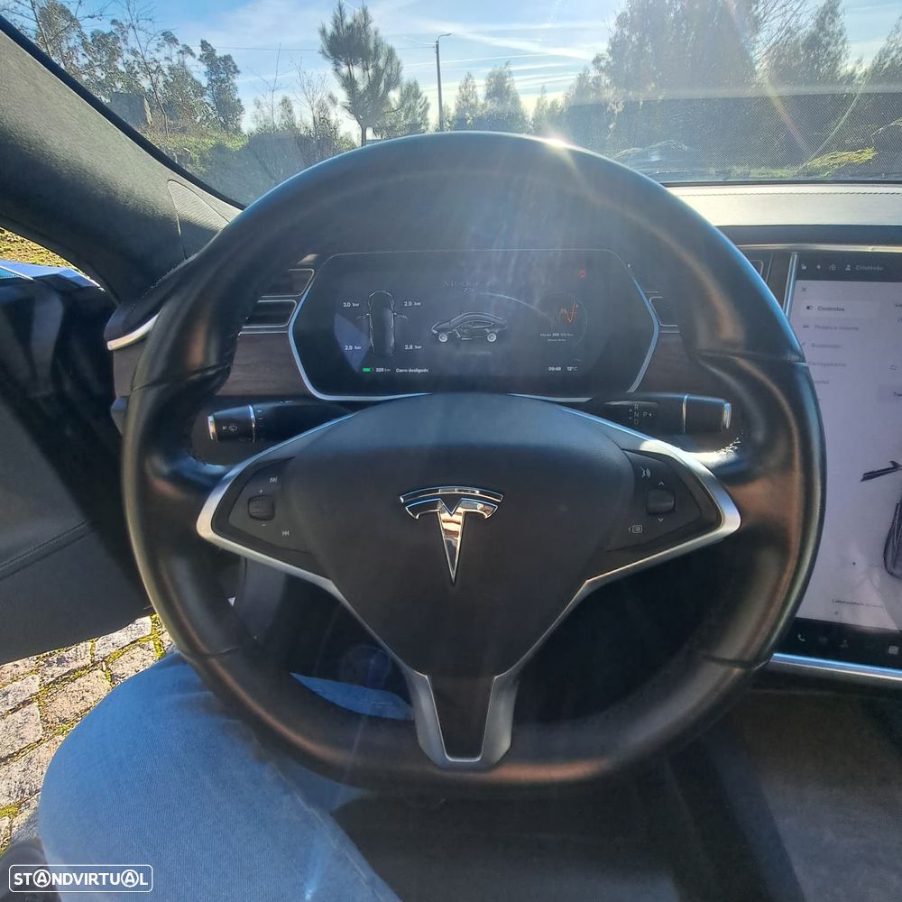 Tesla Model S - 4