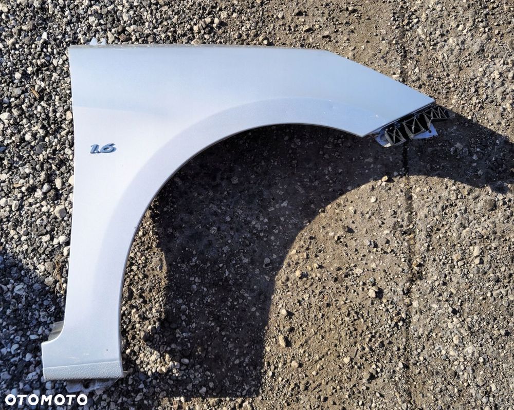 Błotnik prawy przód Hyundai i30 Solaris srebrny - 1