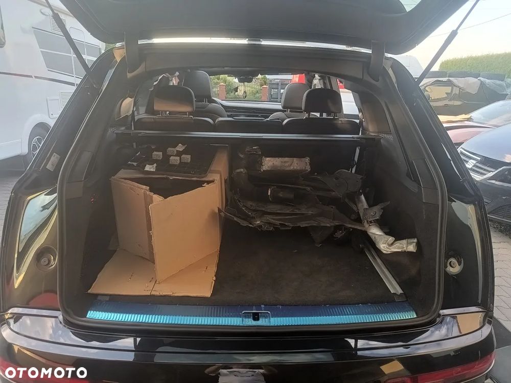 Audi Q7 TFSI e PHEV 360 kW Quattro S Line Tiptr - 11