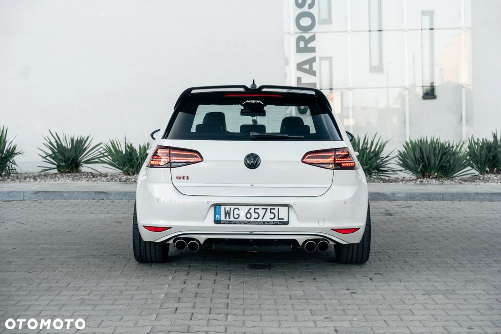 Volkswagen Golf GTI (BlueMotion Technology) DSG Performance - 4