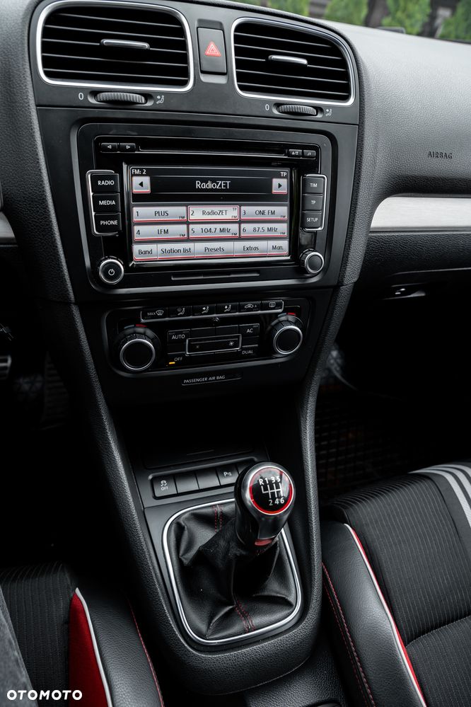 Volkswagen Golf 2.0 GTI adidas - 27
