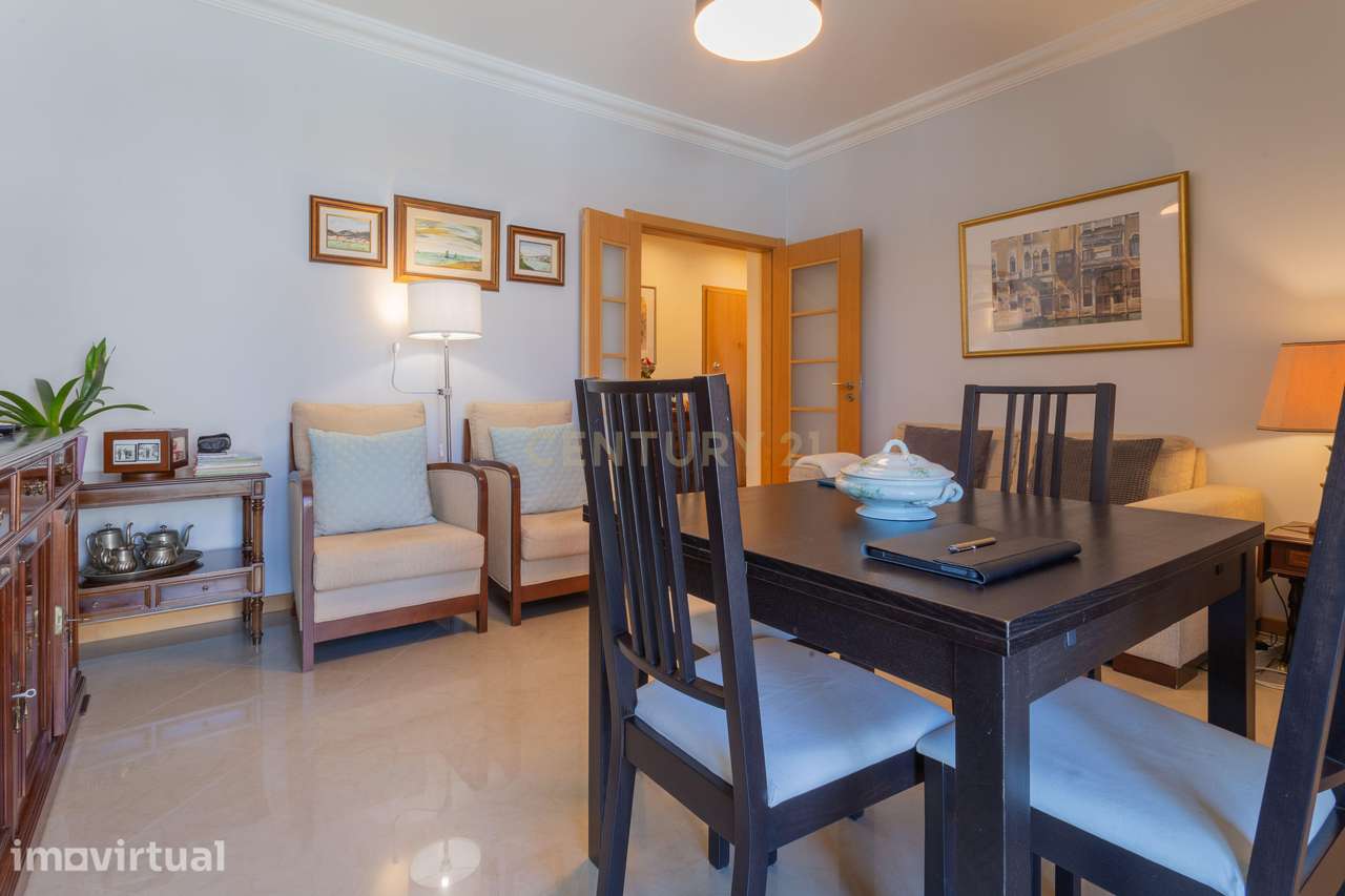 Apartamento T2 / Duplex, com Garagem, sito na Sobreda, concelho de Alm - Grande imagem: 4/23