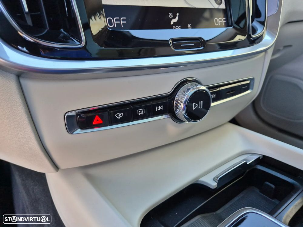 Volvo V60 2.0 D3 Momentum Plus - 34