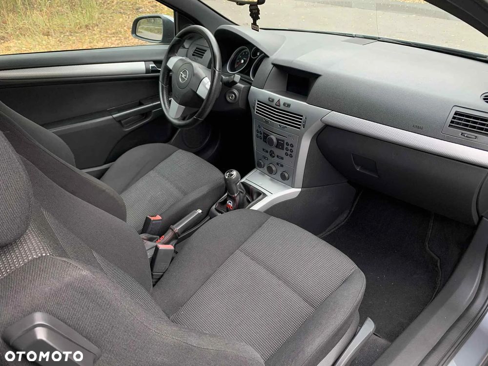 Opel Astra GTC 2.0 Turbo Cosmo - 15