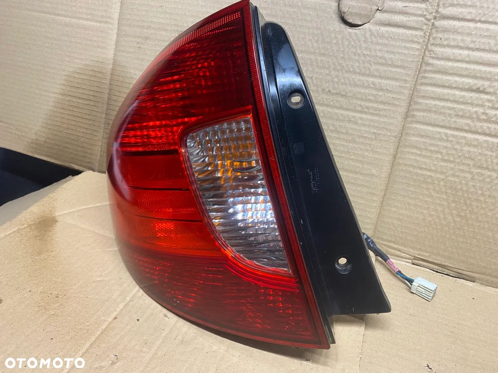 LAMPA TYLNA LEWA KIA RIO I LIFT - 4