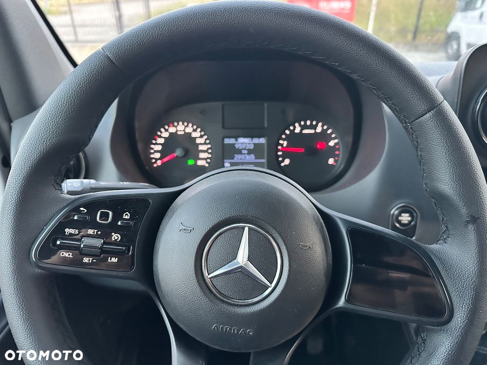 Mercedes-Benz Sprinter 319 - 17