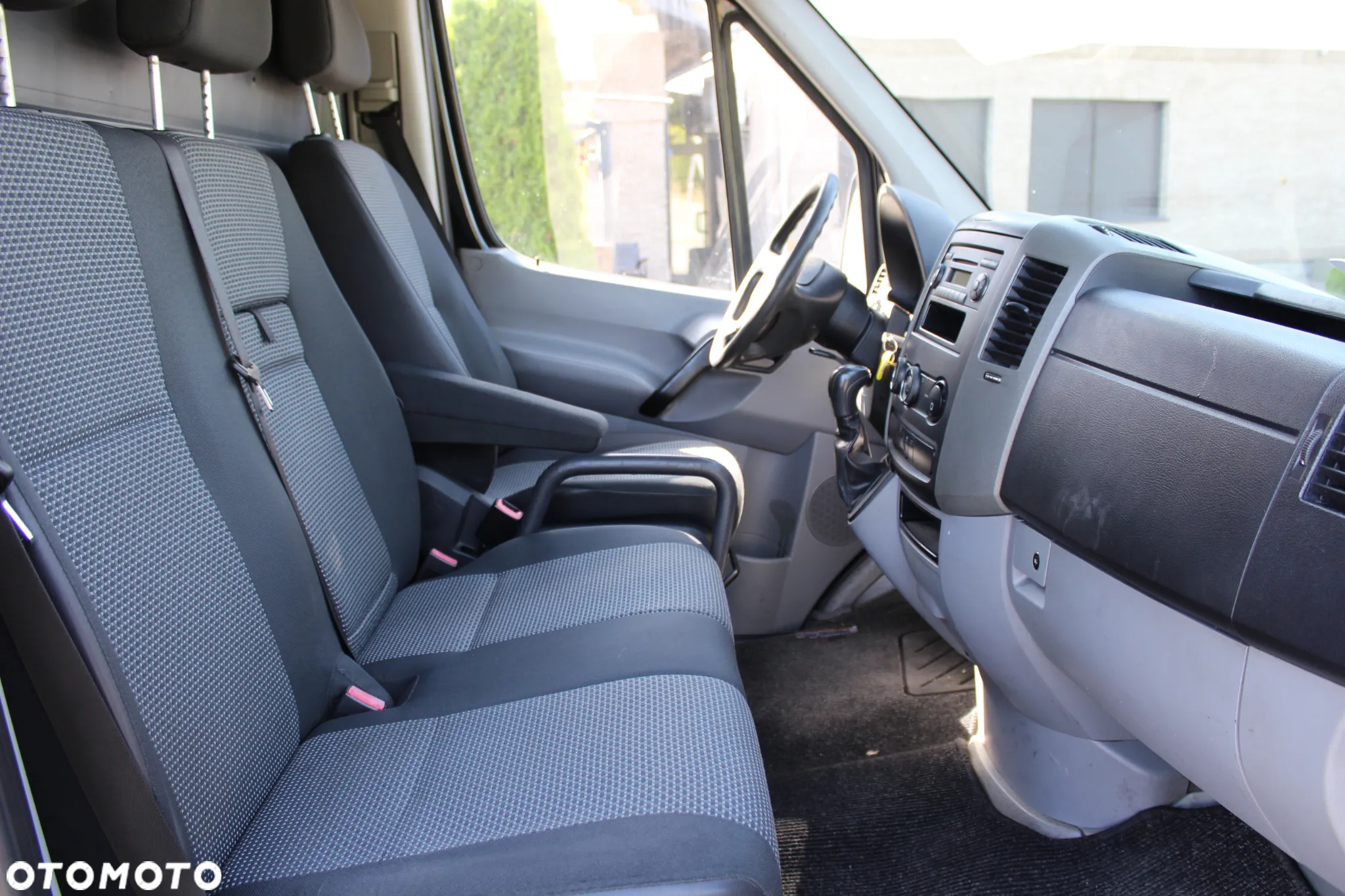 Mercedes-Benz Sprinter - 12