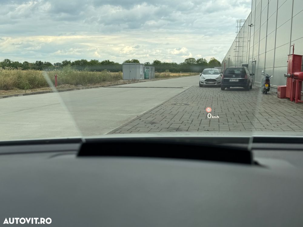 Volkswagen Passat - 32