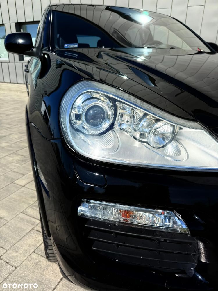 Porsche Cayenne Turbo - 4