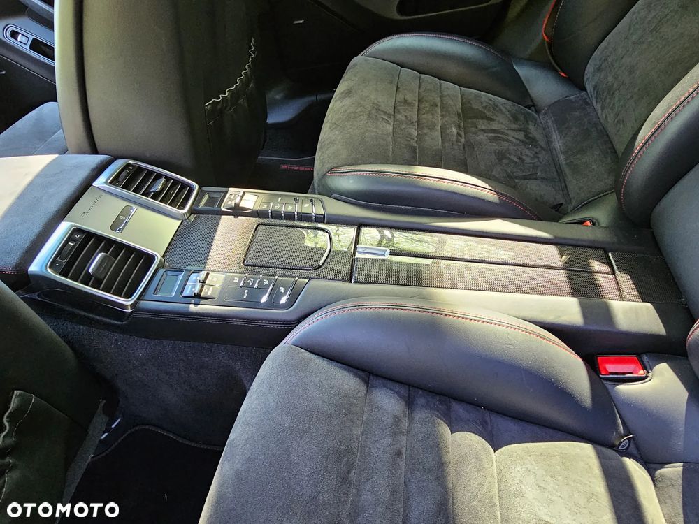 Porsche Panamera GTS PDK - 26