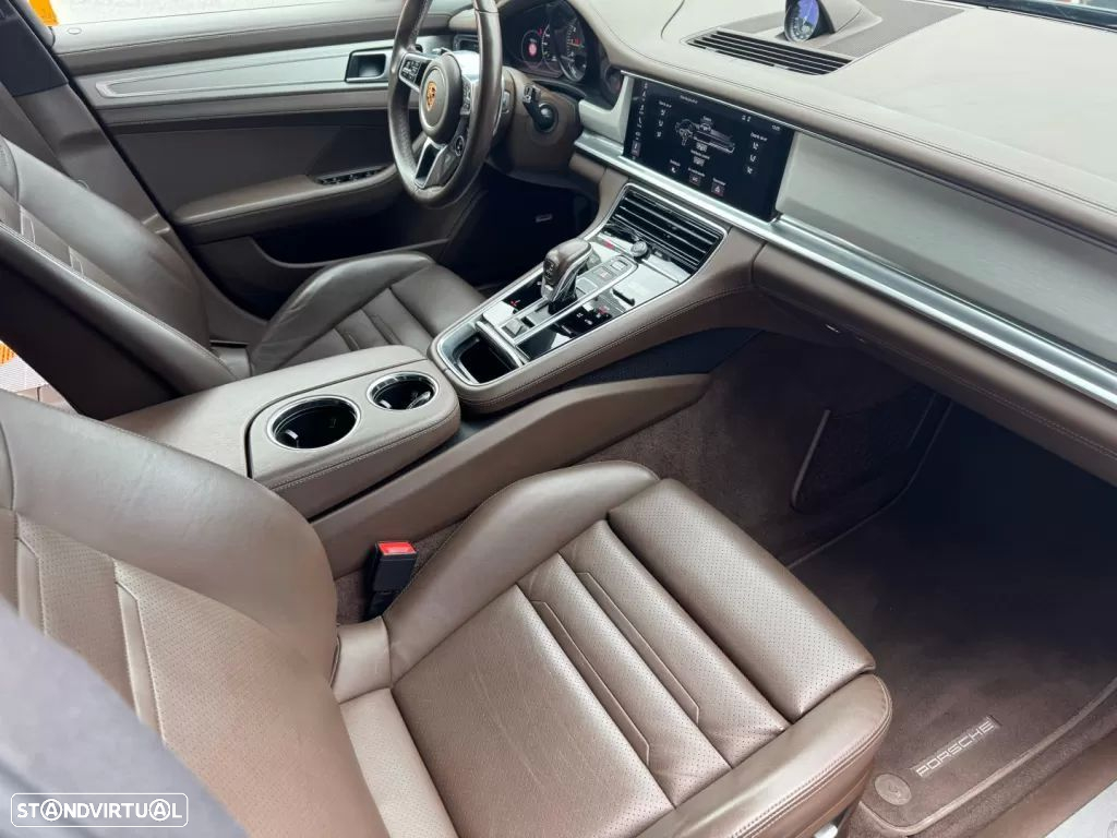 Porsche Panamera Sport Turismo 4 E-Hybrid - 21
