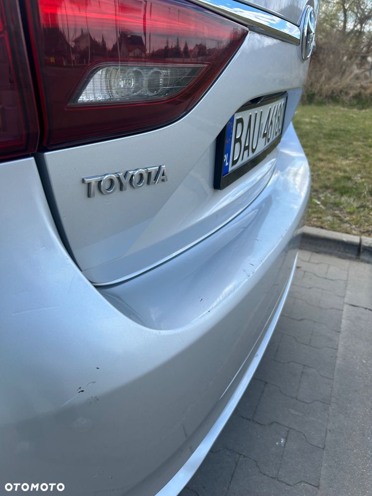 Toyota Avensis - 17