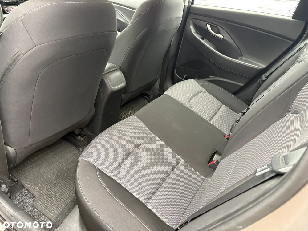 Hyundai i30 1.4 Classic + - 17