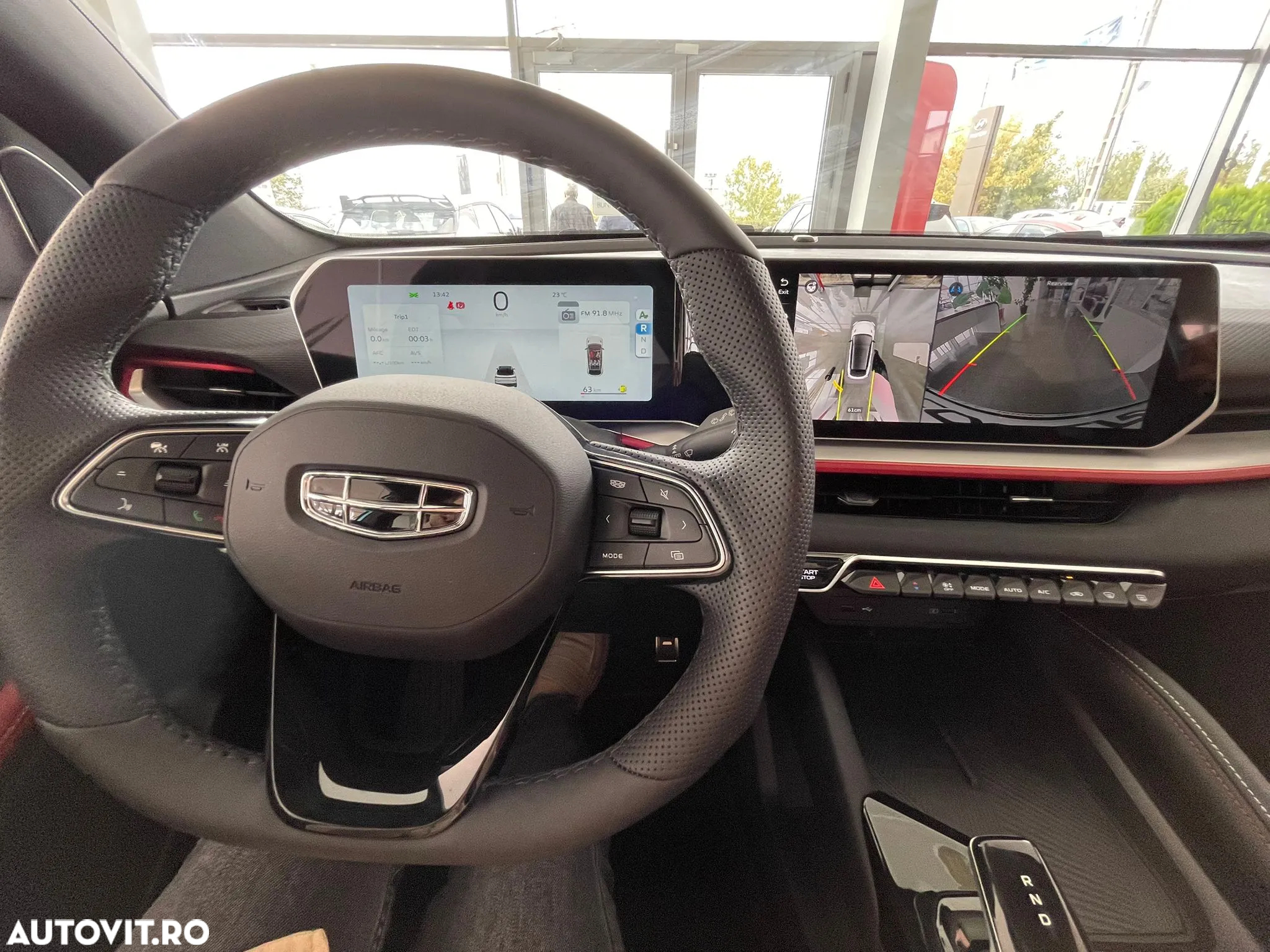 Geely Coolray - 12