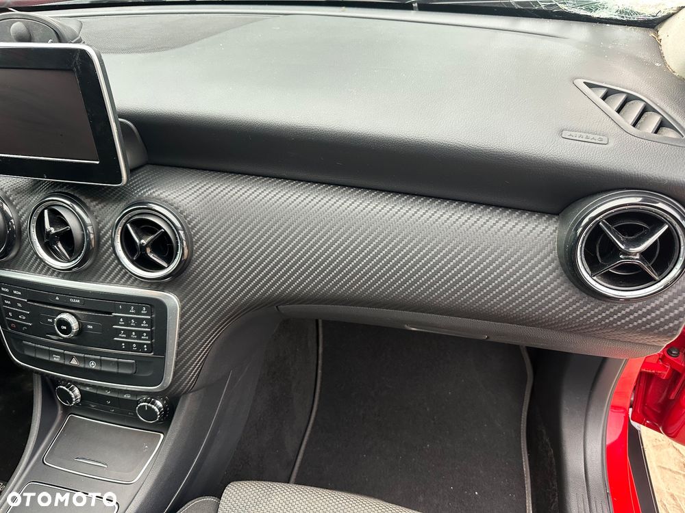 Mercedes-Benz GLA 180 7G-DCT UrbanStyle Edition - 21