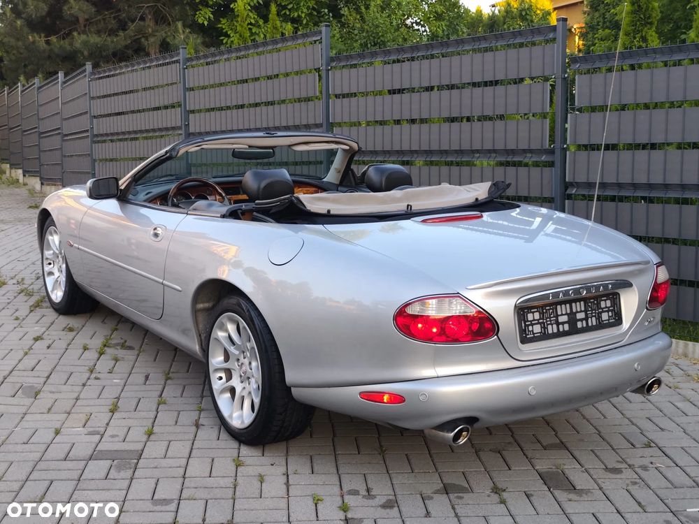 Jaguar XK8 - 21