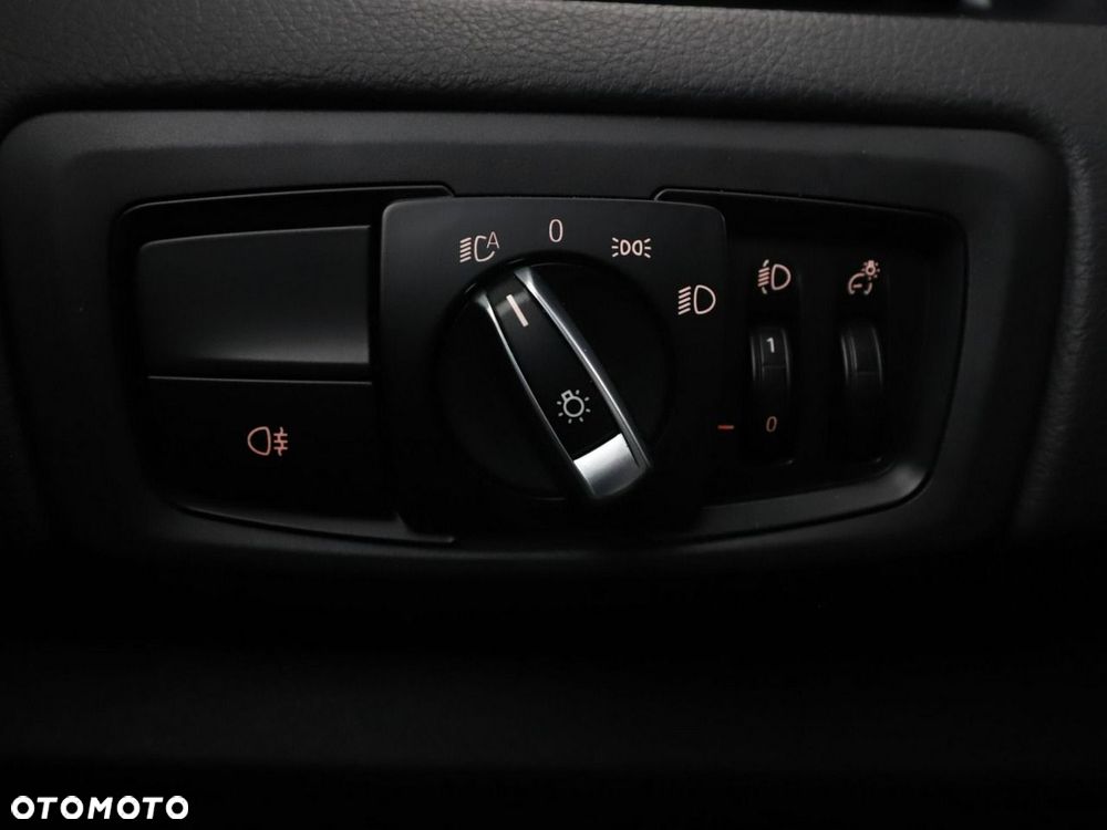 BMW Seria 2 218d Advantage - 32