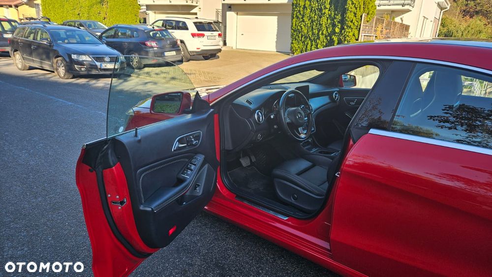 Mercedes-Benz CLA 250 4Matic 7G-DCT UrbanStyle Edition - 8