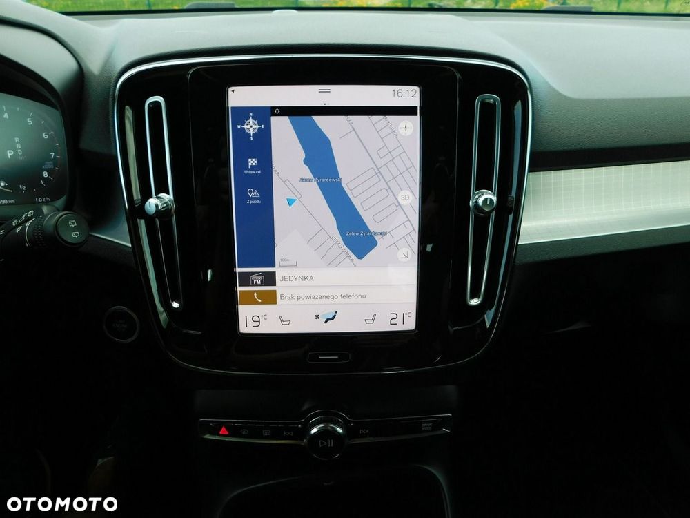 Volvo XC 40 T3 Geartronic Momentum Pro - 19