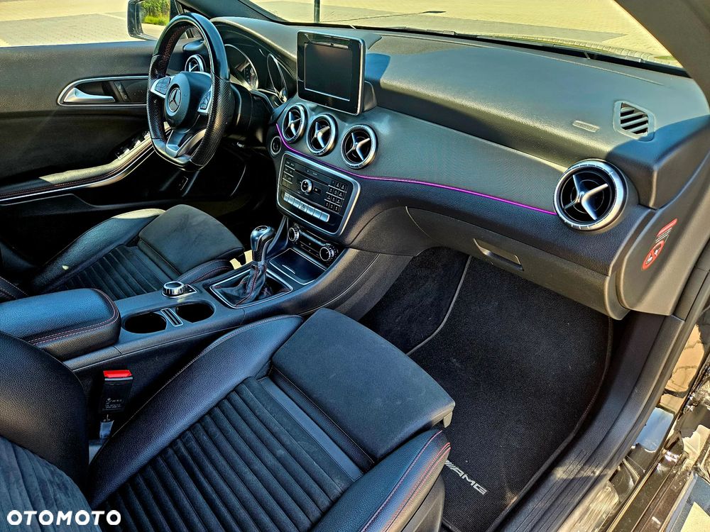 Mercedes-Benz CLA 180 AMG Line - 22