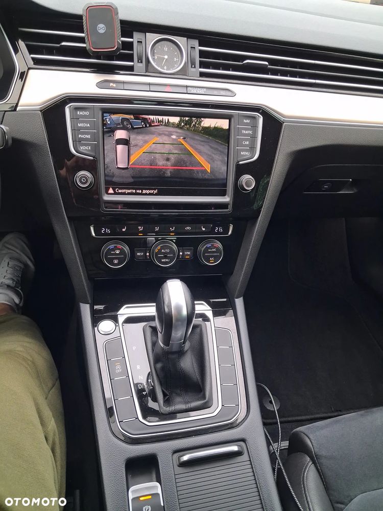 Volkswagen Passat 1.6 TDI SCR DSG Business - 20
