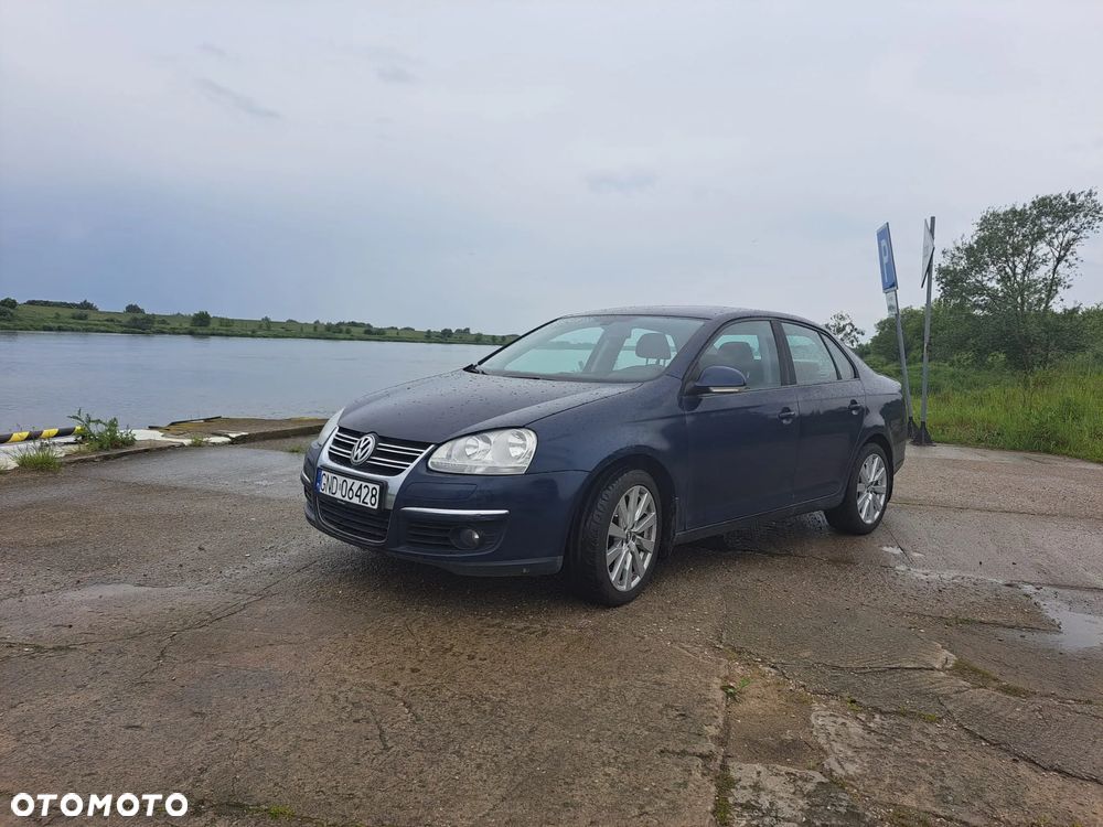 Volkswagen Jetta 1.6 Comfortline - 4