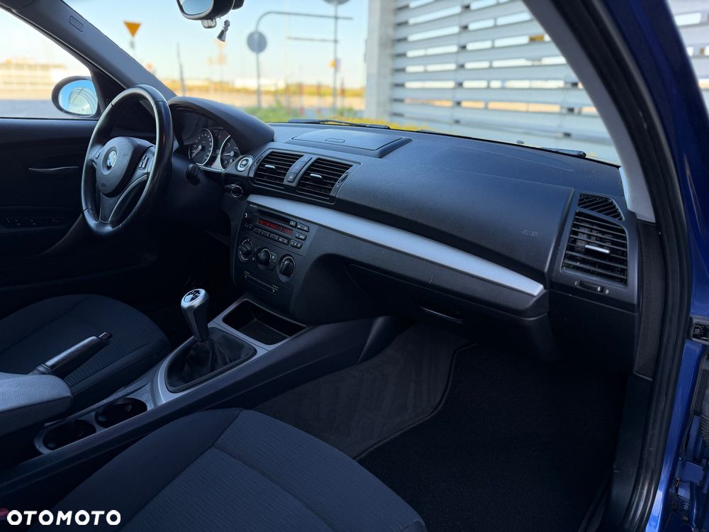 BMW Seria 1 116i - 24