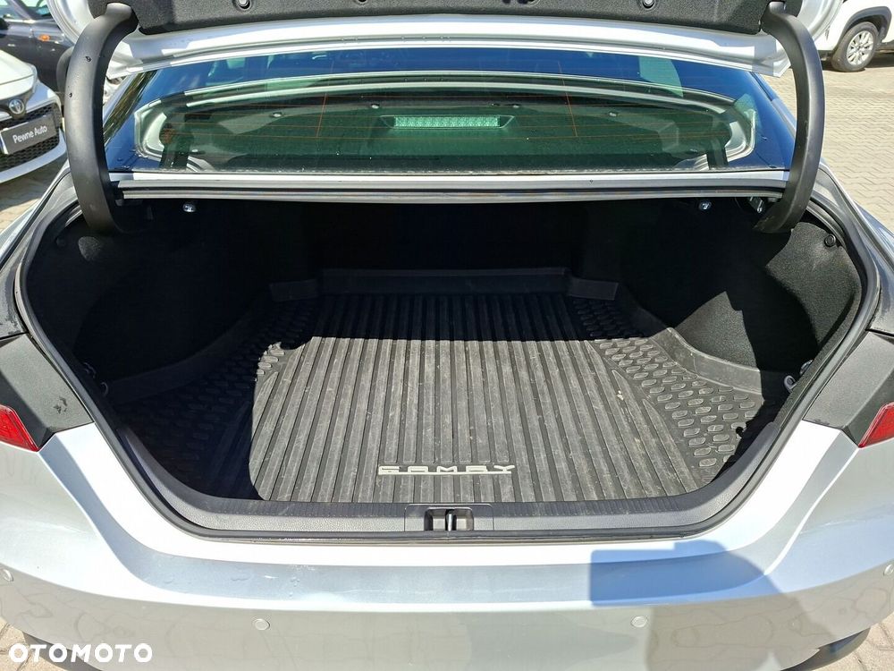 Toyota Camry - 18