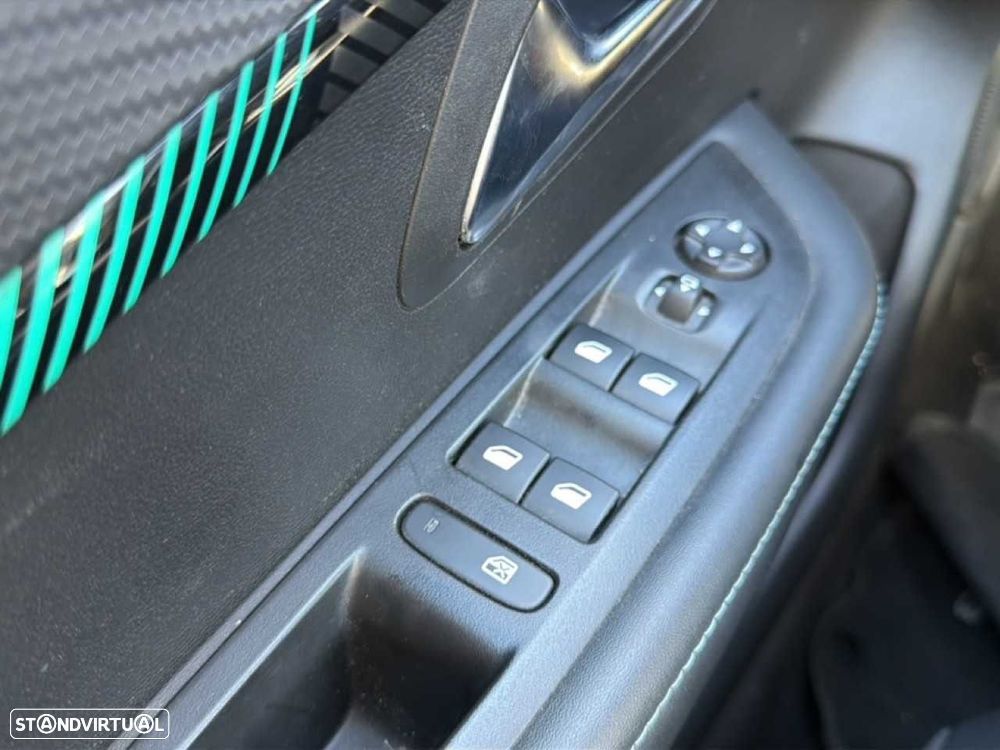 Peugeot 208 1.2 PureTech Allure EAT8 - 17