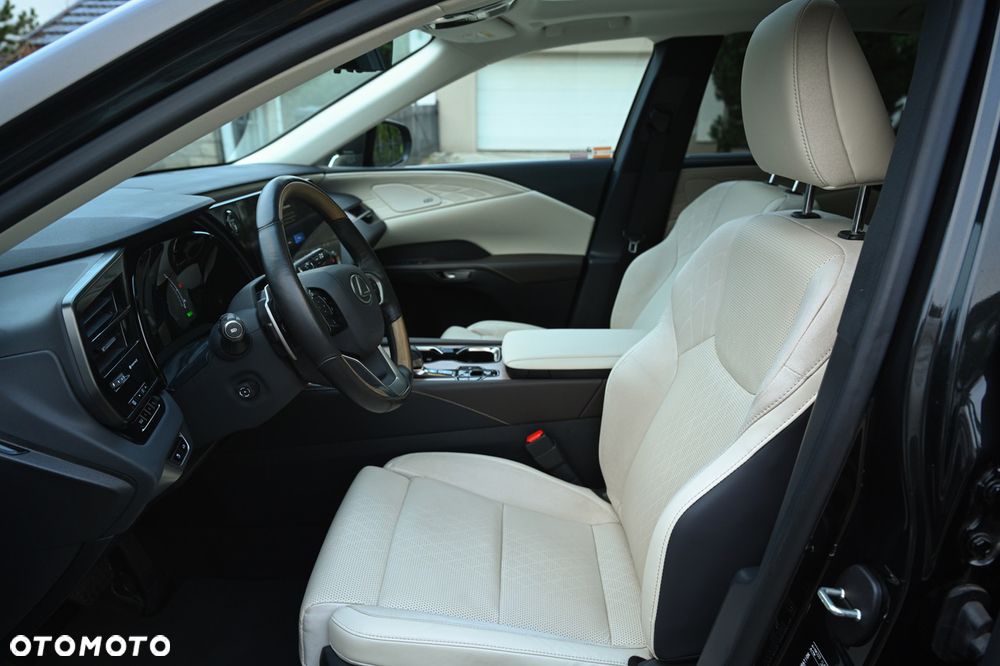 Lexus RX 350h Omotenashi - 25