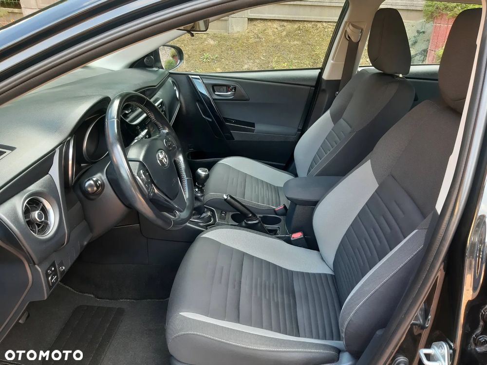 Toyota Auris - 13