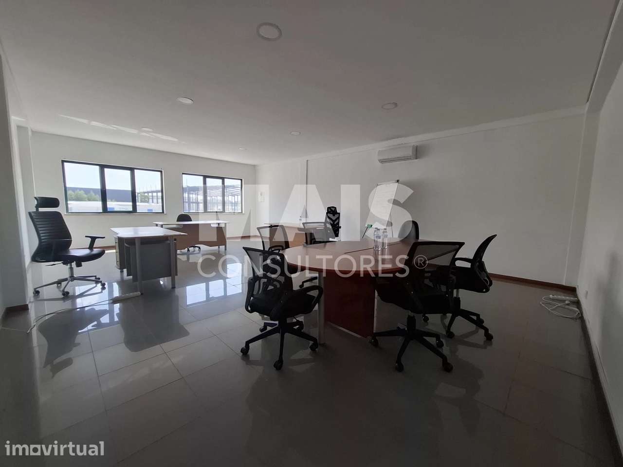 Edifício com Armazém e  Terreno para Expansão em Vila Nova de Santo... - Grande imagem: 4/13