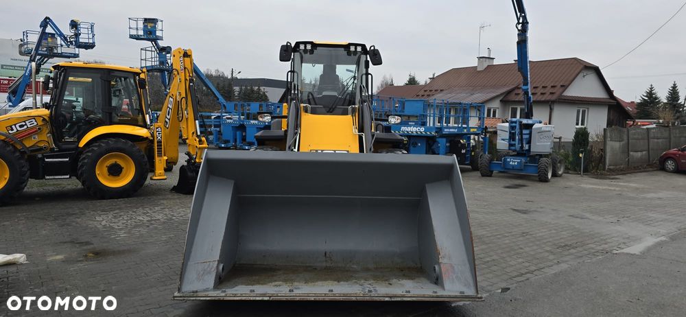 JCB - 4