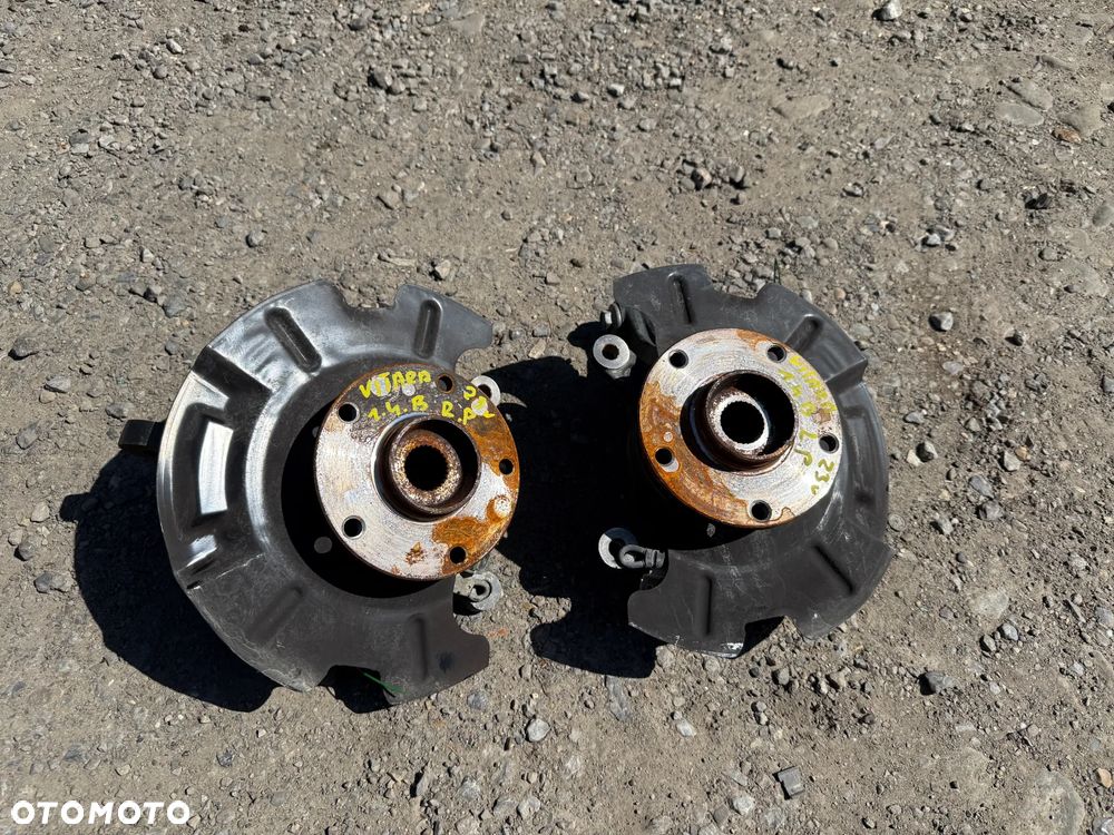 Zwrotnica Suzuki Vitara III 1.4 hyb 2023r prawa OE - 1