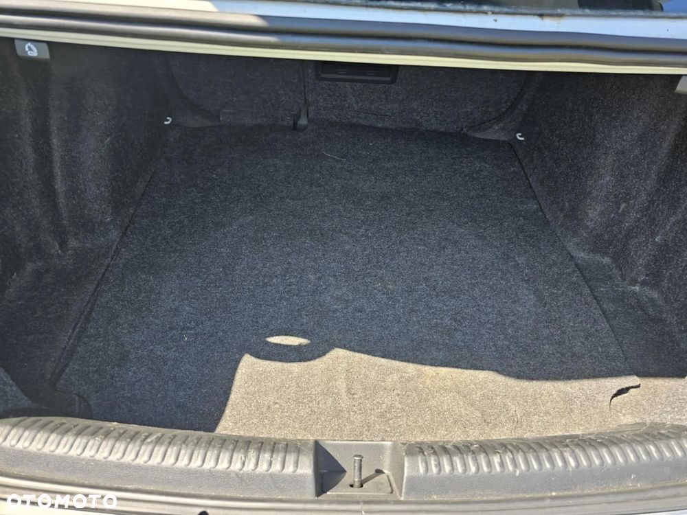 Volkswagen Jetta - 11