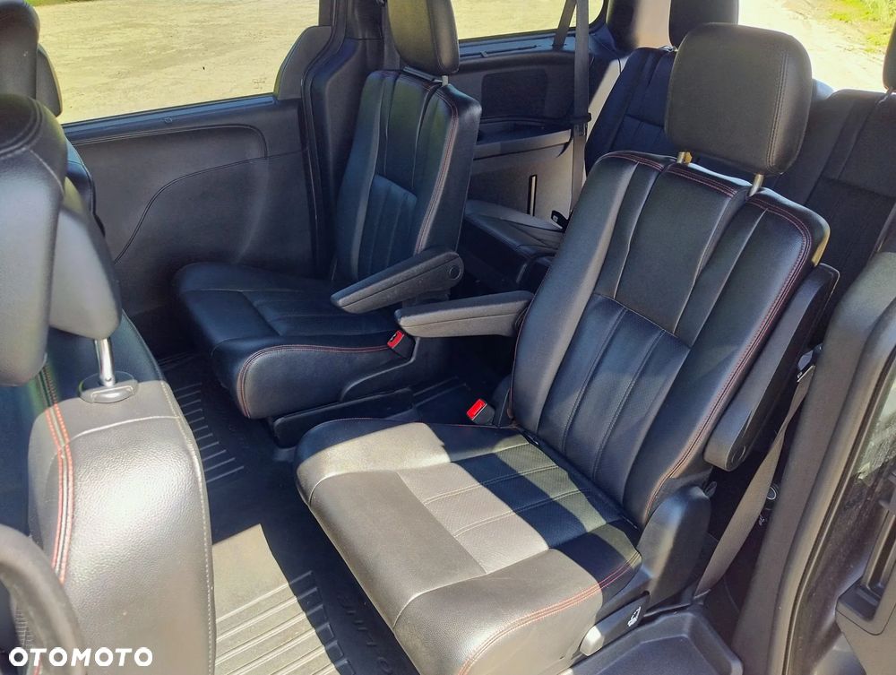 Dodge Grand Caravan - 10