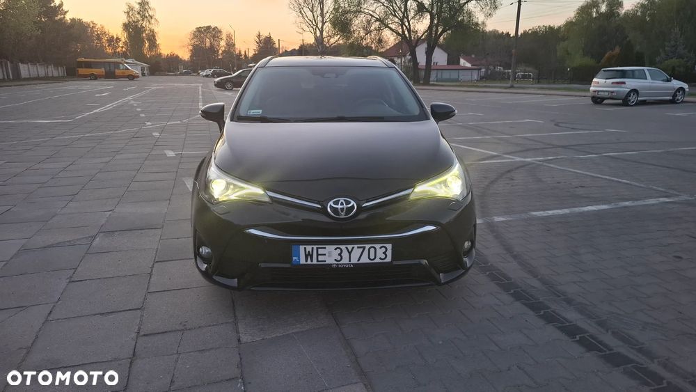 Toyota Avensis 2.0 D-4D Prestige - 2