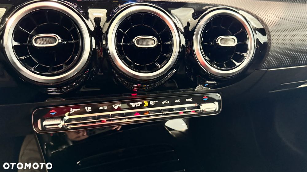 Mercedes-Benz CLA 180 Progressive 7G-DCT - 26