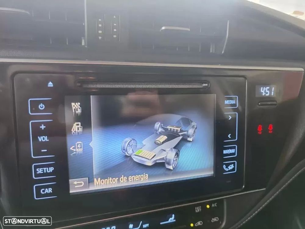 Toyota Auris Touring Sports 1.8 HSD Comfort+P.Sport - 28