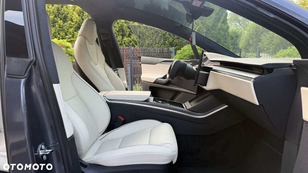 Tesla Model X Plaid - 10