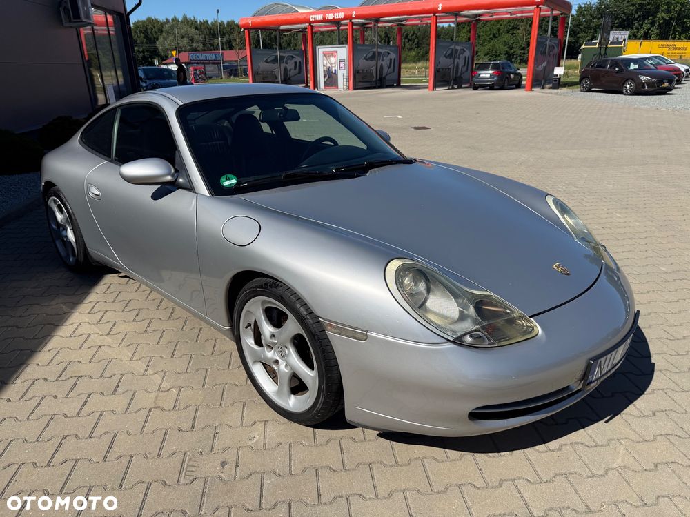 Porsche 911 Carrera 4 - 10
