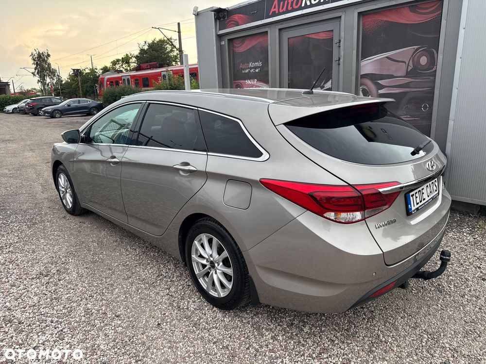 Hyundai i40 Kombi blue 1.6 Trend - 6