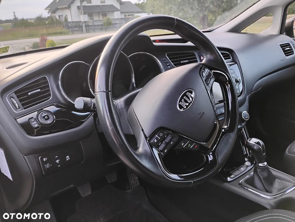 Kia Ceed 1.6 GDI Dream Team Edition - 20