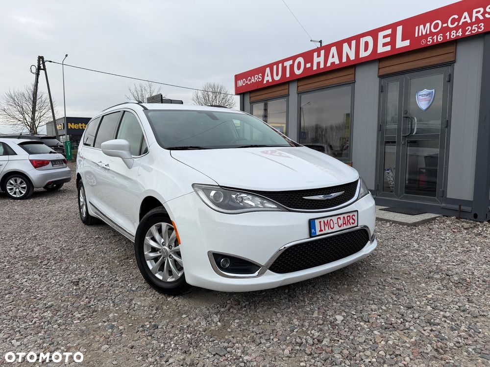 Chrysler Pacifica - 5