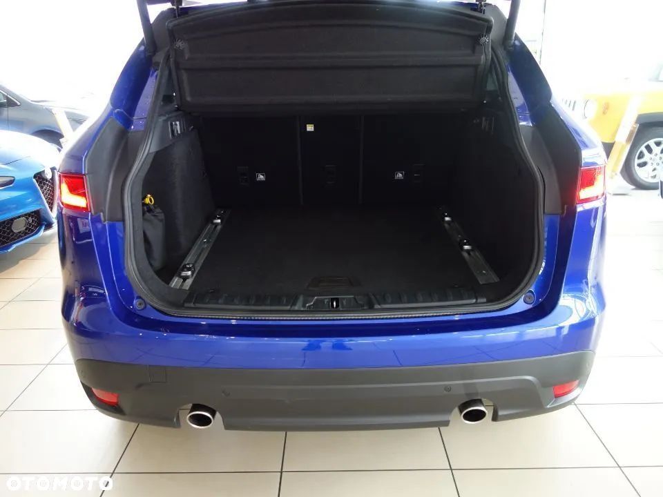 Jaguar F-Pace 2.0 i4P AWD R-Sport - 11