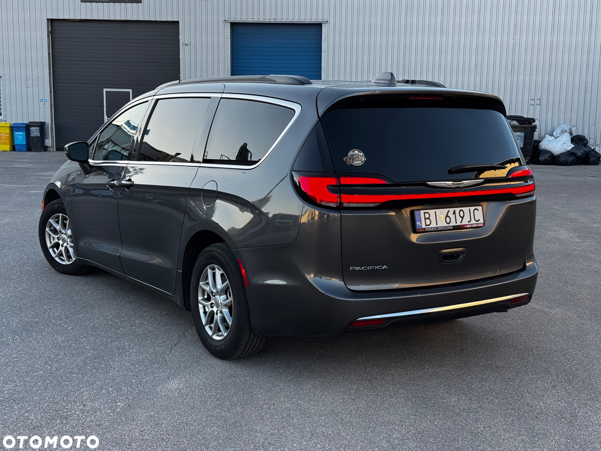 Chrysler Pacifica - 8