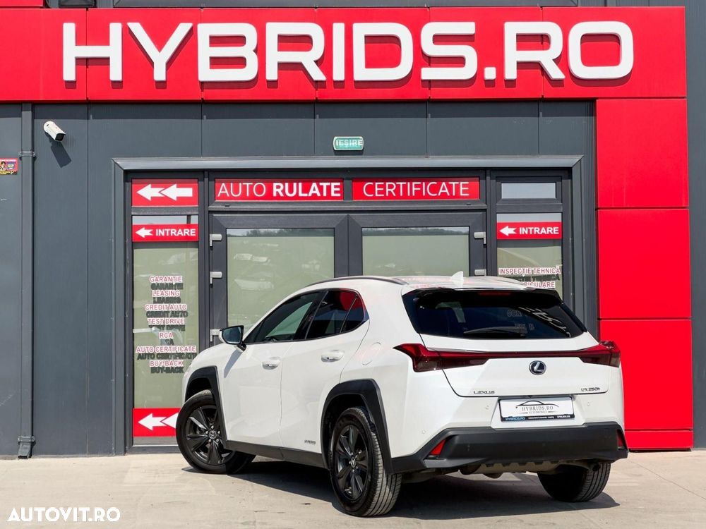 Lexus UX 250h FWD Executive - 4