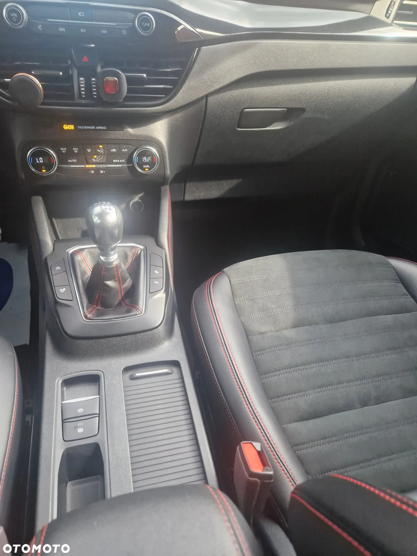 Ford Kuga - 12